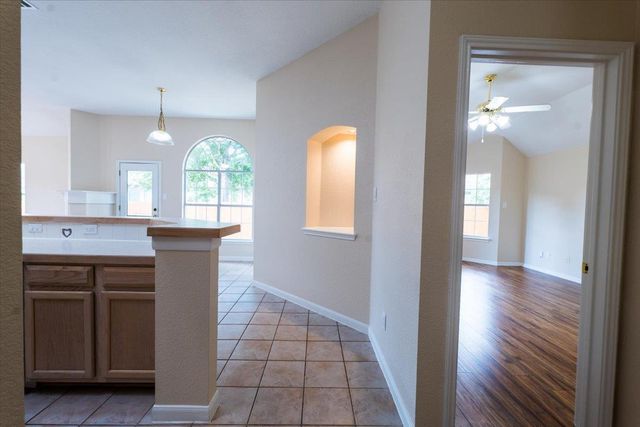 8227 Broken Branch DR, Round Rock, TX 78681