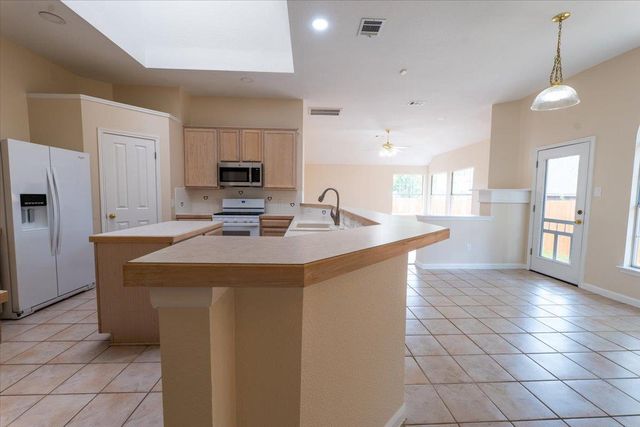 8227 Broken Branch DR, Round Rock, TX 78681