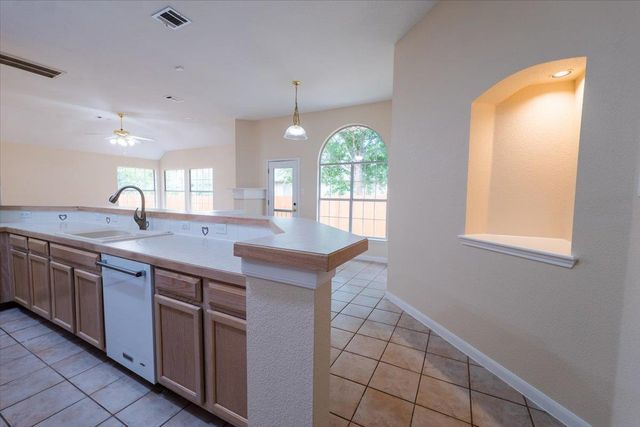 8227 Broken Branch DR, Round Rock, TX 78681