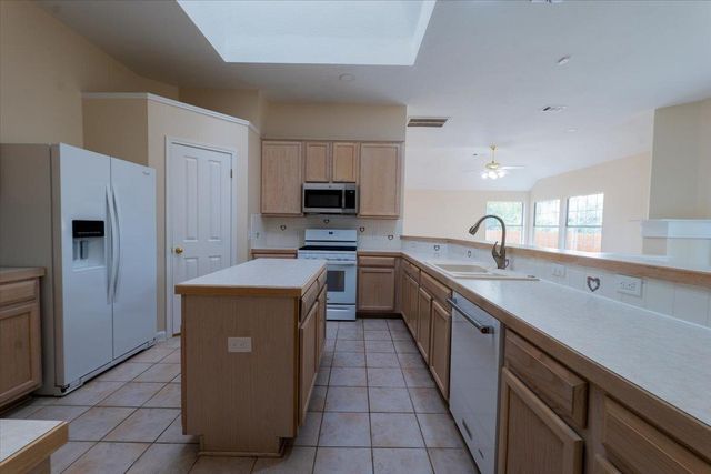 8227 Broken Branch DR, Round Rock, TX 78681