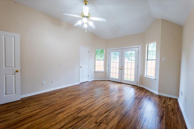 8227 Broken Branch DR, Round Rock, TX 78681