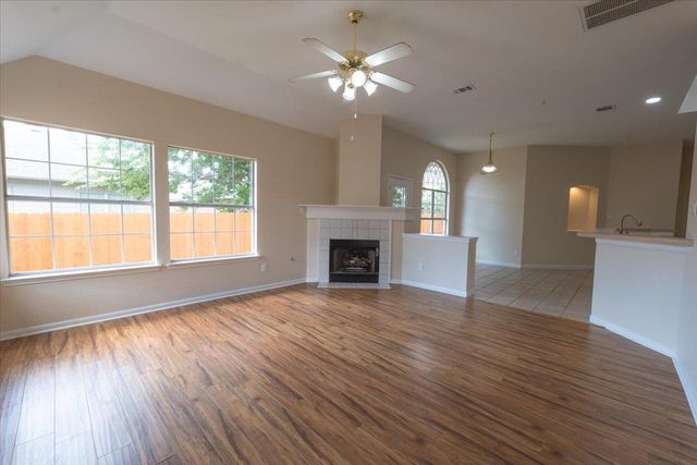 8227 Broken Branch DR, Round Rock, TX 78681