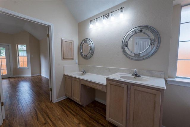 8227 Broken Branch DR, Round Rock, TX 78681