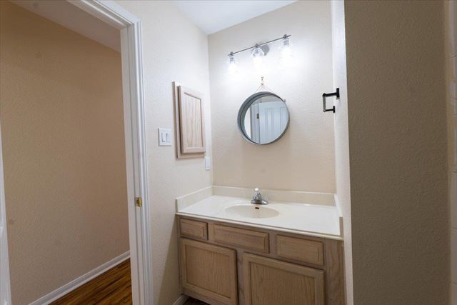 8227 Broken Branch DR, Round Rock, TX 78681