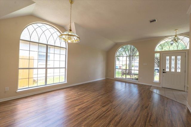 8227 Broken Branch DR, Round Rock, TX 78681