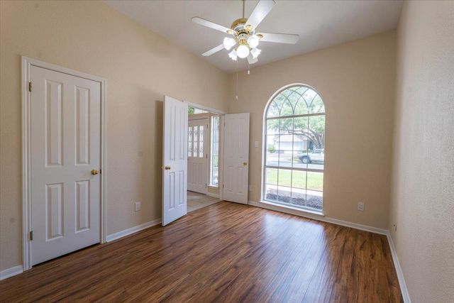8227 Broken Branch DR, Round Rock, TX 78681