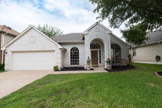 8227 Broken Branch DR, Round Rock, TX 78681