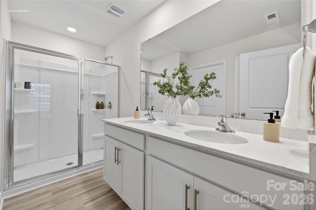 760 14th Avenue Court NE, Hickory, NC 28601