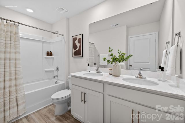 760 14th Avenue Court NE, Hickory, NC 28601