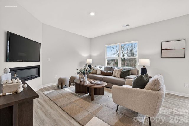 760 14th Avenue Court NE, Hickory, NC 28601