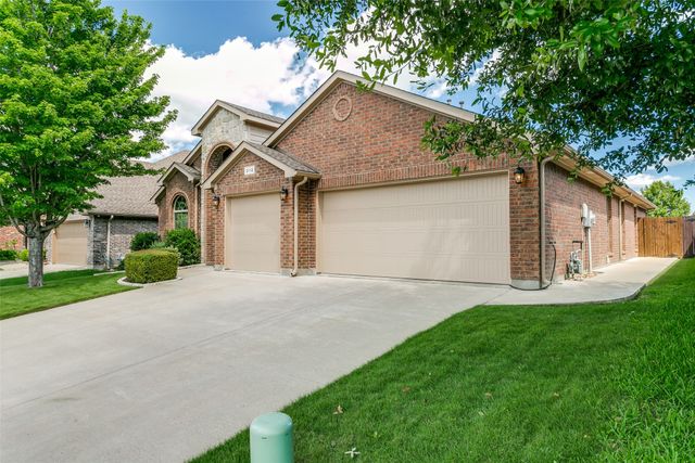 2112 Ravens Nest Drive, Fort Worth, TX 76177