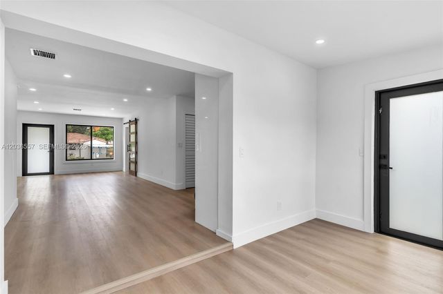 4353 SW 2nd St, Miami, FL 33134