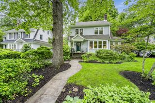 51 Tulip St, Summit City, NJ 07901