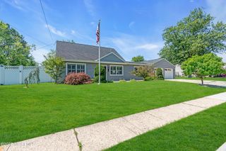 17 Hemlock Street, Hazlet, NJ 07730