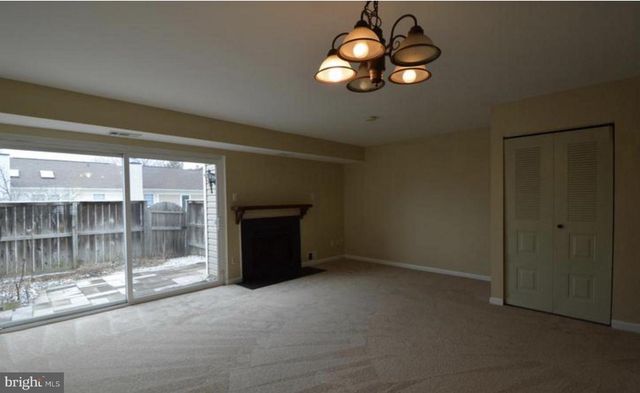 22 ESSEX SQ, Sterling, VA 20164