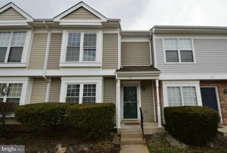 22 ESSEX SQ, Sterling, VA 20164