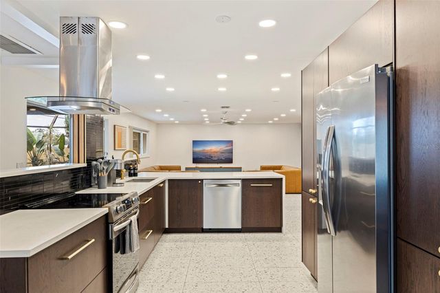 2130 14TH AVENUE SW, Largo, FL 33770