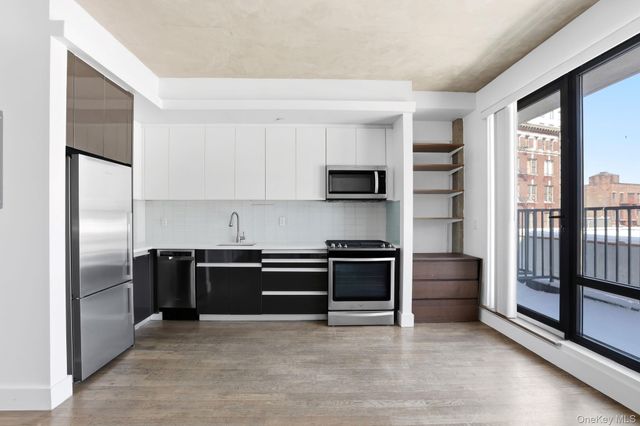 225 E 138th Street, Bronx, NY 10451