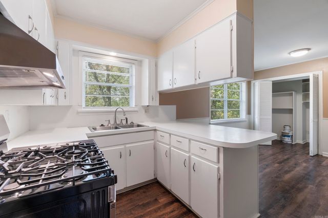 901 W 58th Street, North Little Rock, AR 72118