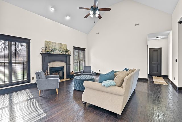 2142 Trieste Trl, Adams, TN 37010