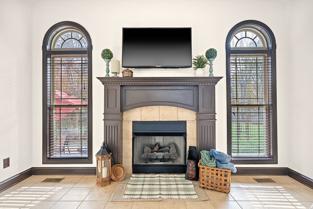 2142 Trieste Trl, Adams, TN 37010