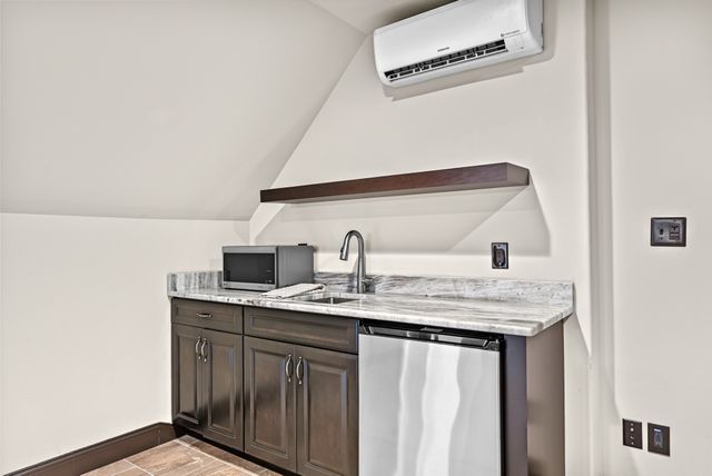 2142 Trieste Trl, Adams, TN 37010