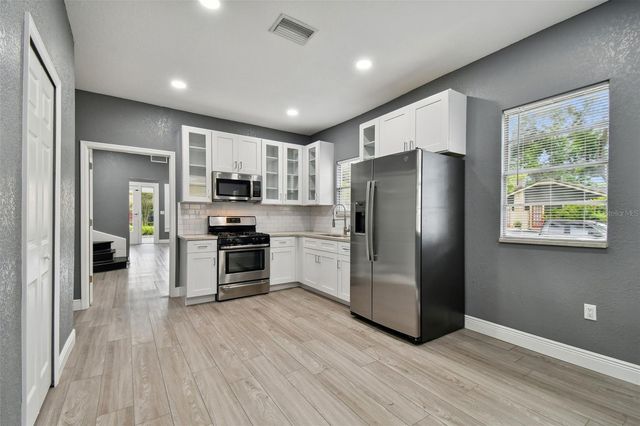 6810 N NAVIN AVENUE, Tampa, FL 33604