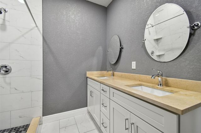 6810 N NAVIN AVENUE, Tampa, FL 33604