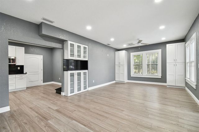 6810 N NAVIN AVENUE, Tampa, FL 33604