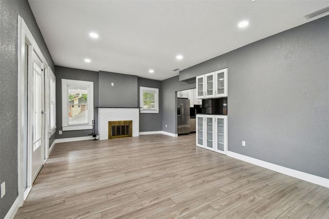 6810 N NAVIN AVENUE, Tampa, FL 33604