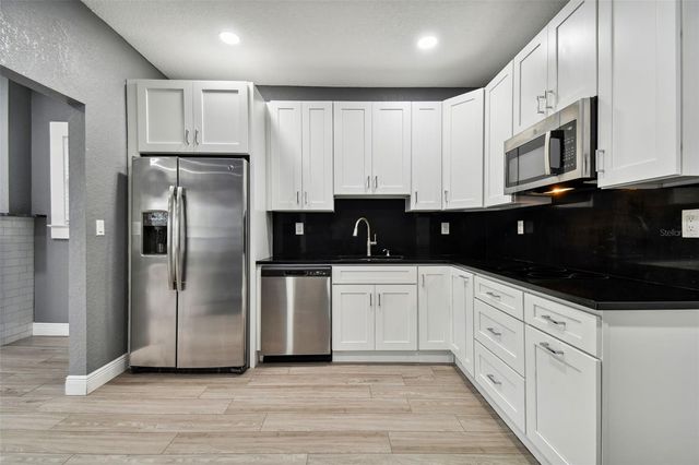 6810 N NAVIN AVENUE, Tampa, FL 33604