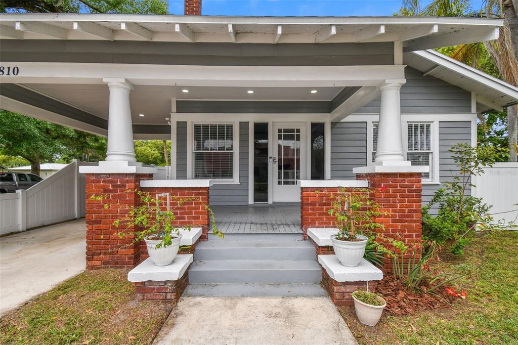 Image 22 of property listing at 6810 N NAVIN AVENUE, Tampa, FL 33604