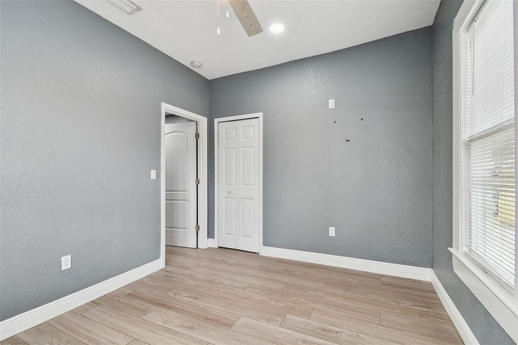 Image 27 of property listing at 6810 N NAVIN AVENUE, Tampa, FL 33604