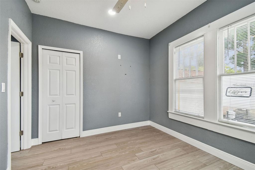 Image 28 of property listing at 6810 N NAVIN AVENUE, Tampa, FL 33604