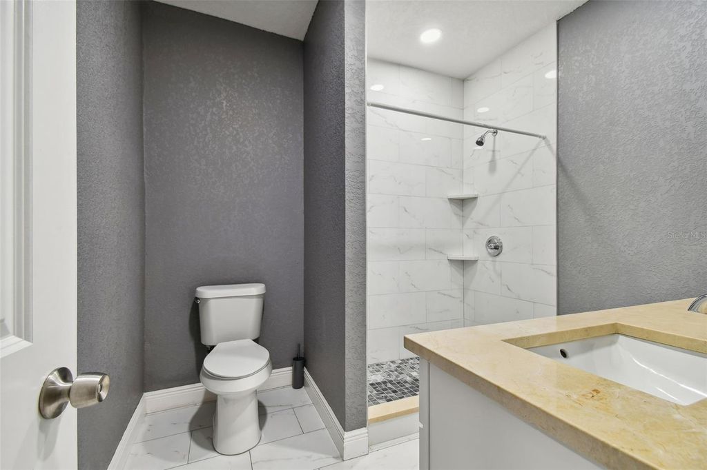 Image 29 of property listing at 6810 N NAVIN AVENUE, Tampa, FL 33604