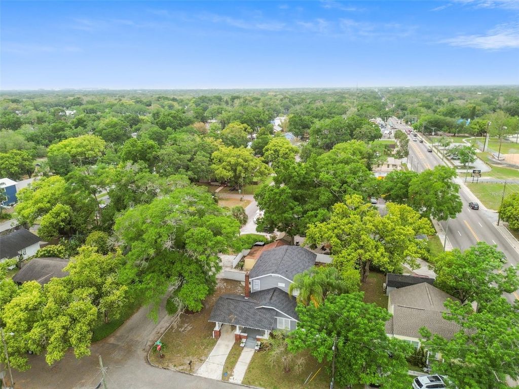 Image 41 of property listing at 6810 N NAVIN AVENUE, Tampa, FL 33604