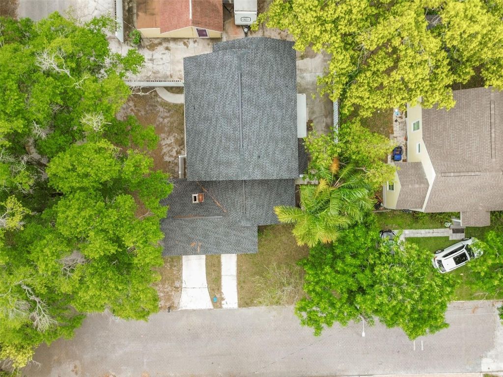 Image 44 of property listing at 6810 N NAVIN AVENUE, Tampa, FL 33604