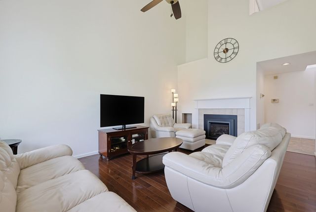 15 Kings Way 4, Waltham, MA 02451