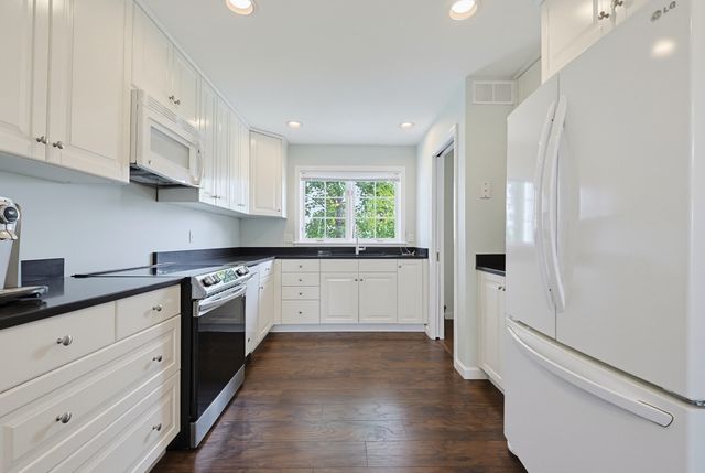 15 Kings Way 4, Waltham, MA 02451