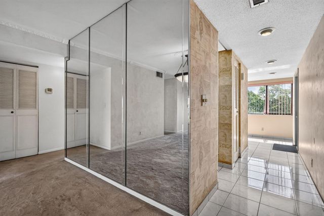 5884 Morningstar Circle 406, Delray Beach, FL 33484