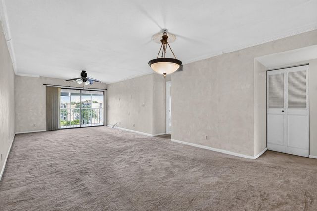 5884 Morningstar Circle 406, Delray Beach, FL 33484