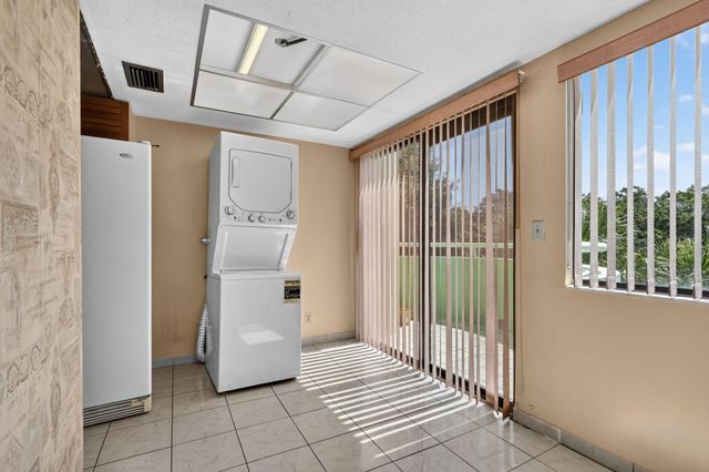 5884 Morningstar Circle 406, Delray Beach, FL 33484