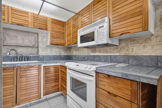 5884 Morningstar Circle 406, Delray Beach, FL 33484