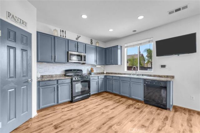 10916 Marygold, Corona, CA 92883