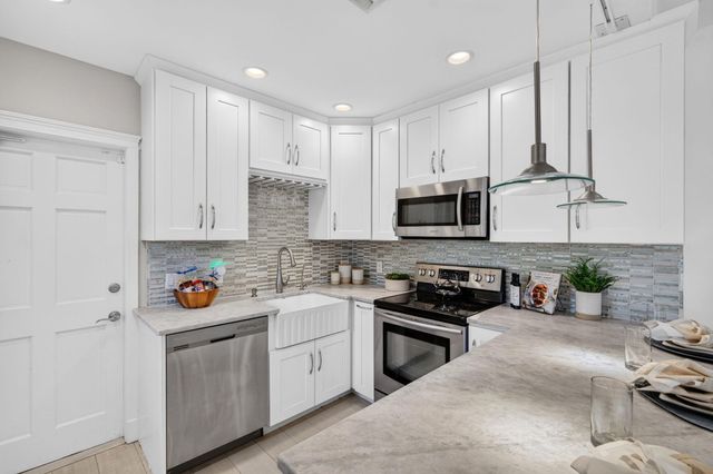 1318 SE 12TH Way, Fort Lauderdale, FL 33316