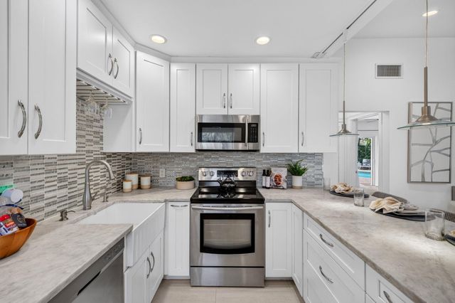 1318 SE 12TH Way, Fort Lauderdale, FL 33316