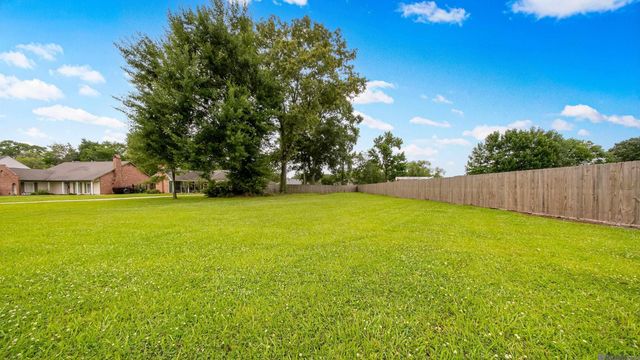 1805 E Carriage House Dr, Baton Rouge, LA 70815