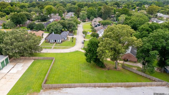 1805 E Carriage House Dr, Baton Rouge, LA 70815