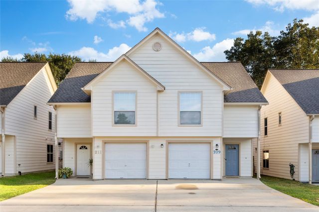 207 Foster Street, Tomball, TX 77375