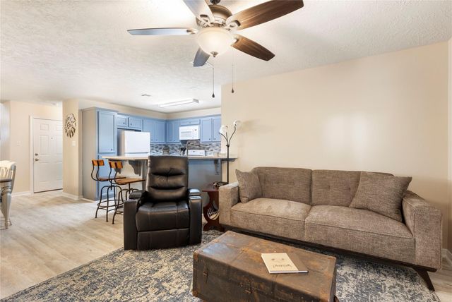 207 Foster Street, Tomball, TX 77375